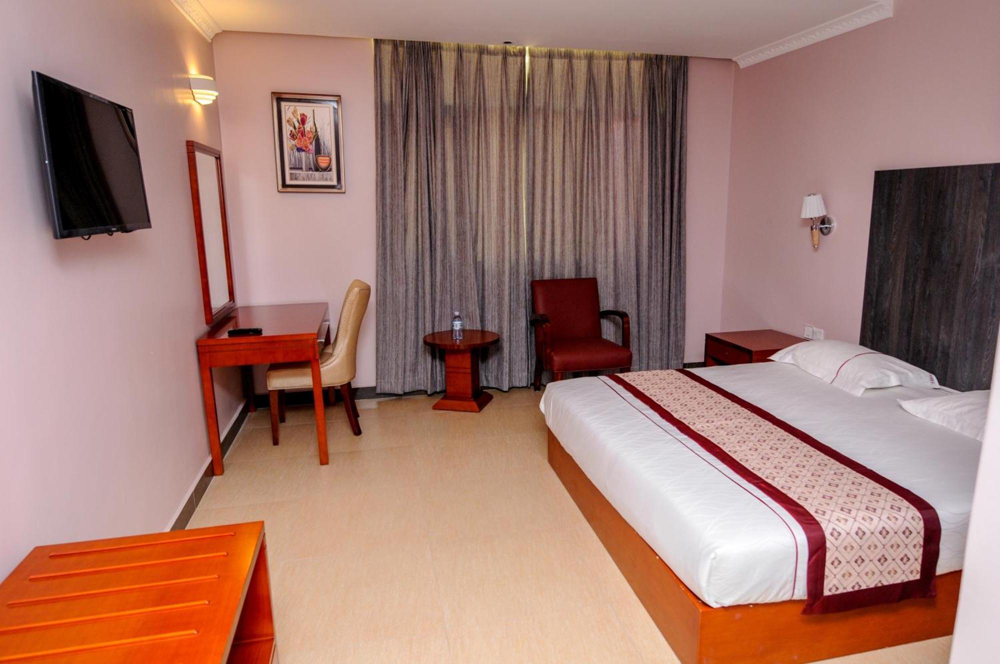 Russell Hotel Kampala Exterior photo