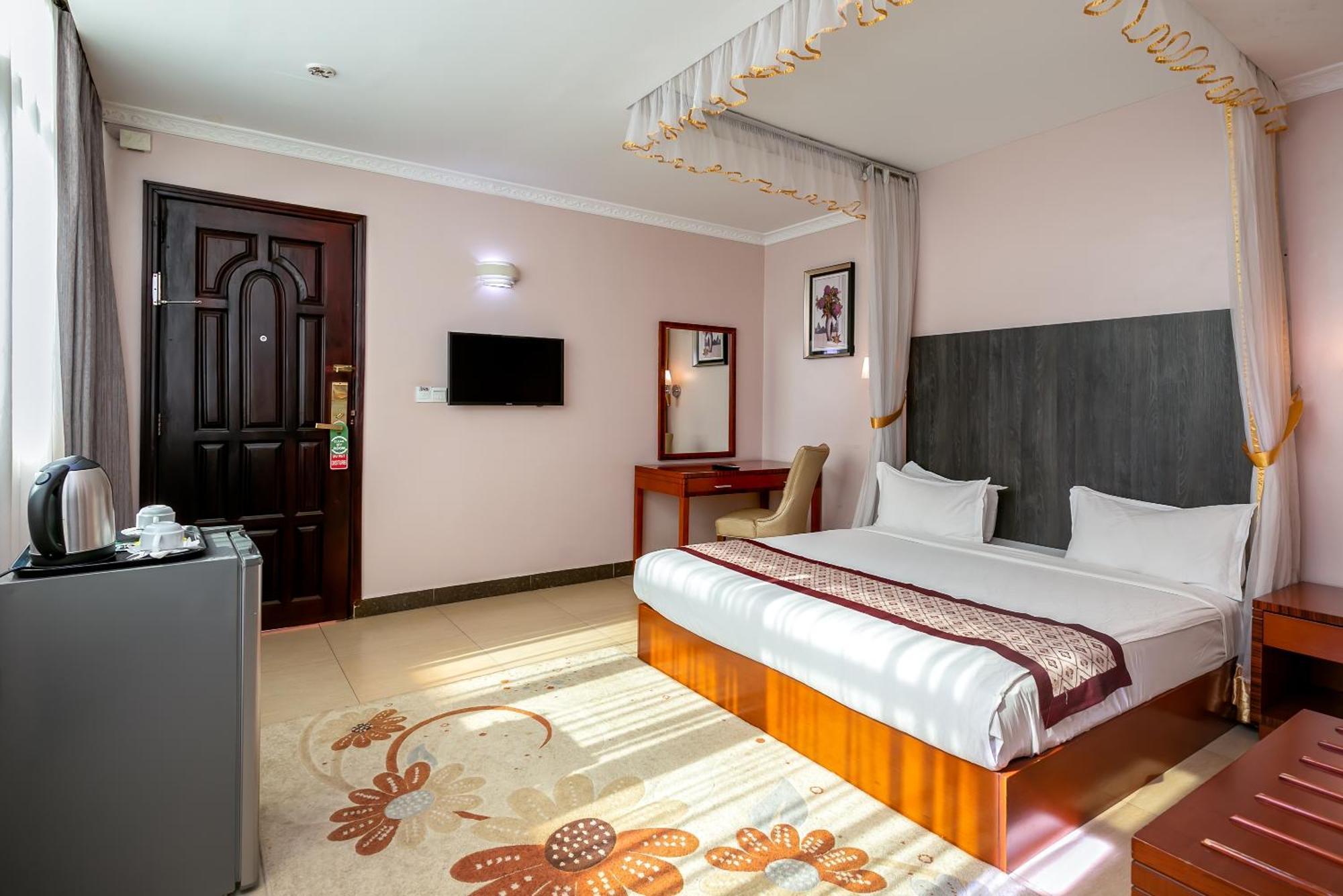 Russell Hotel Kampala Exterior photo