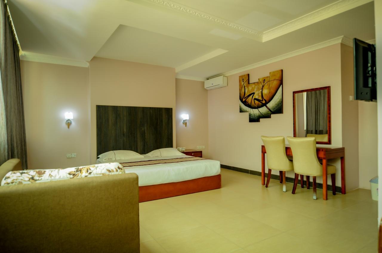 Russell Hotel Kampala Exterior photo